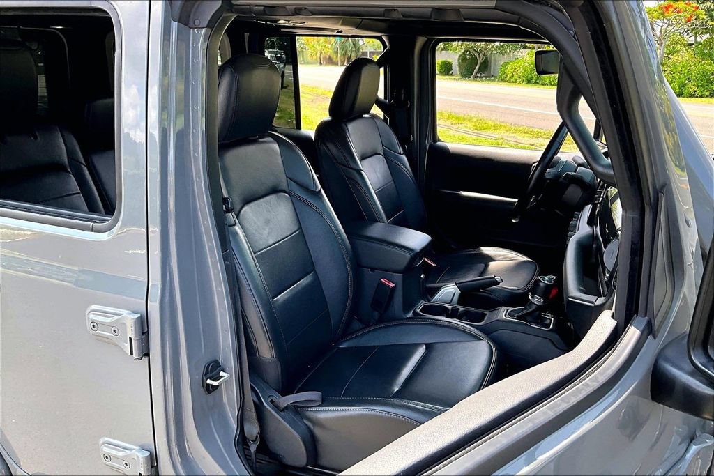 Used 2022 Jeep Wrangler Unlimited Sahara AWD/4WD image 7