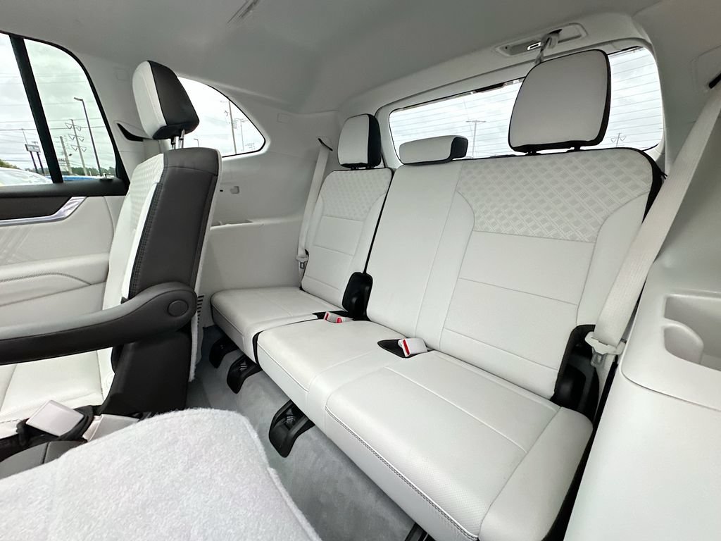 Used 2024 GMC Acadia Denali w/ Super Cruise Package FWD image 28