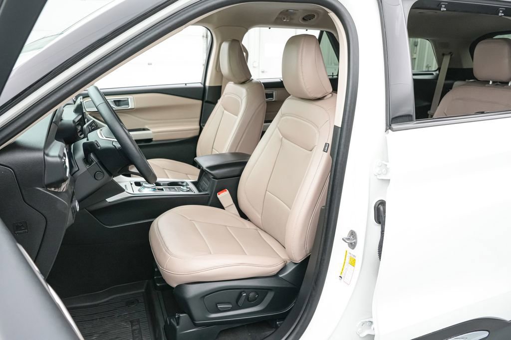 Certified 2024 Ford Explorer Limited w/ Equipment Group 301A image 11