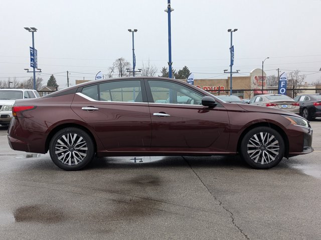 Used 2024 Nissan Altima 2.5 SV FWD image 3