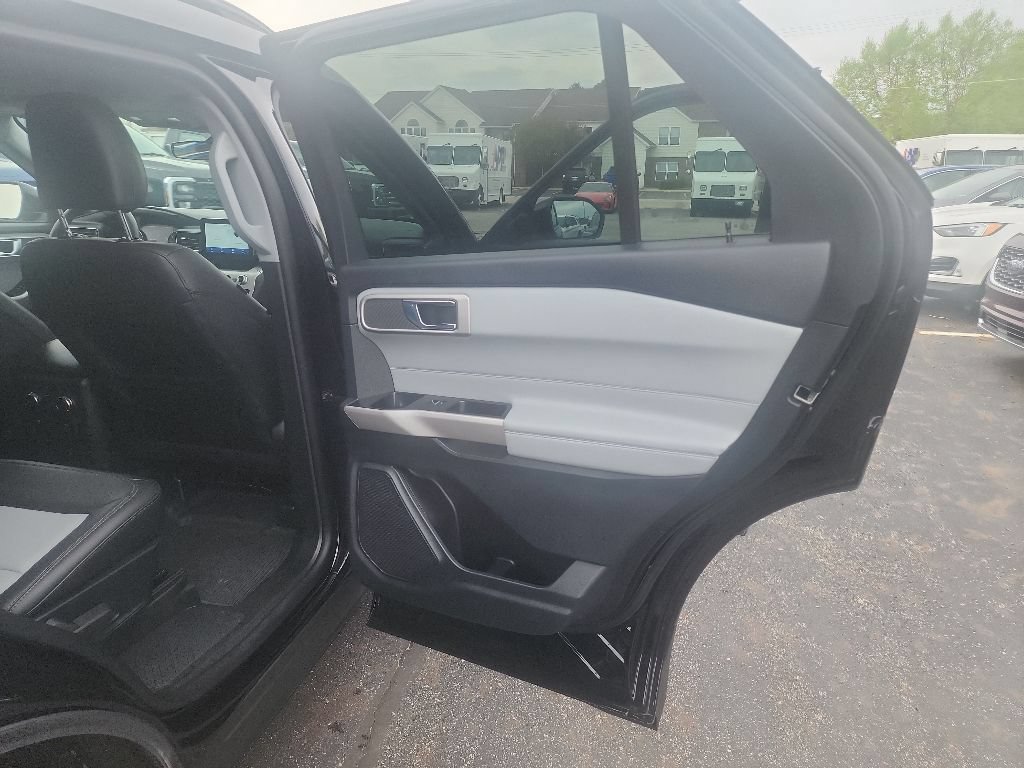 Certified 2024 Ford Explorer XLT w/ Equipment Group 202A AWD/4WD image 11