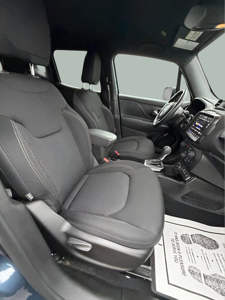 Used 2022 Jeep Renegade Altitude w/ Convenience Group AWD/4WD image 18