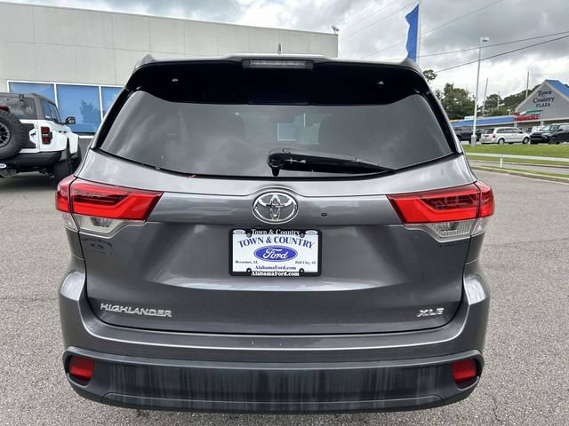 Used 2018 Toyota Highlander XLE FWD image 3