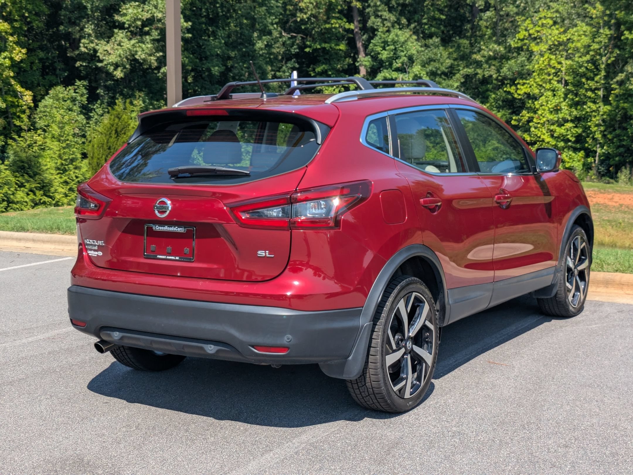 Used 2021 Nissan Rogue Sport SL FWD image 3
