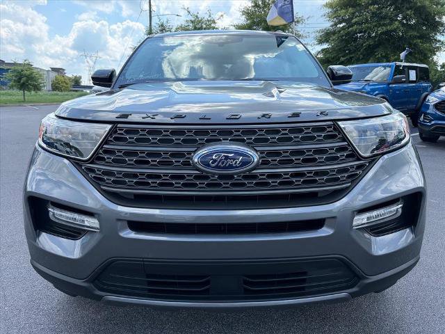 Certified 2023 Ford Explorer XLT w/ Equipment Group 202A AWD/4WD image 3