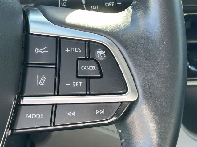 Used 2021 Toyota Highlander LE FWD image 20