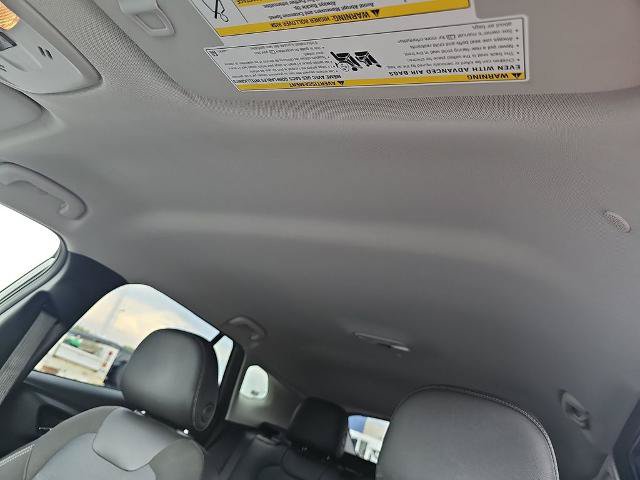 Used 2025 Chevrolet Trax LT w/ LT Convenience Package FWD image 28