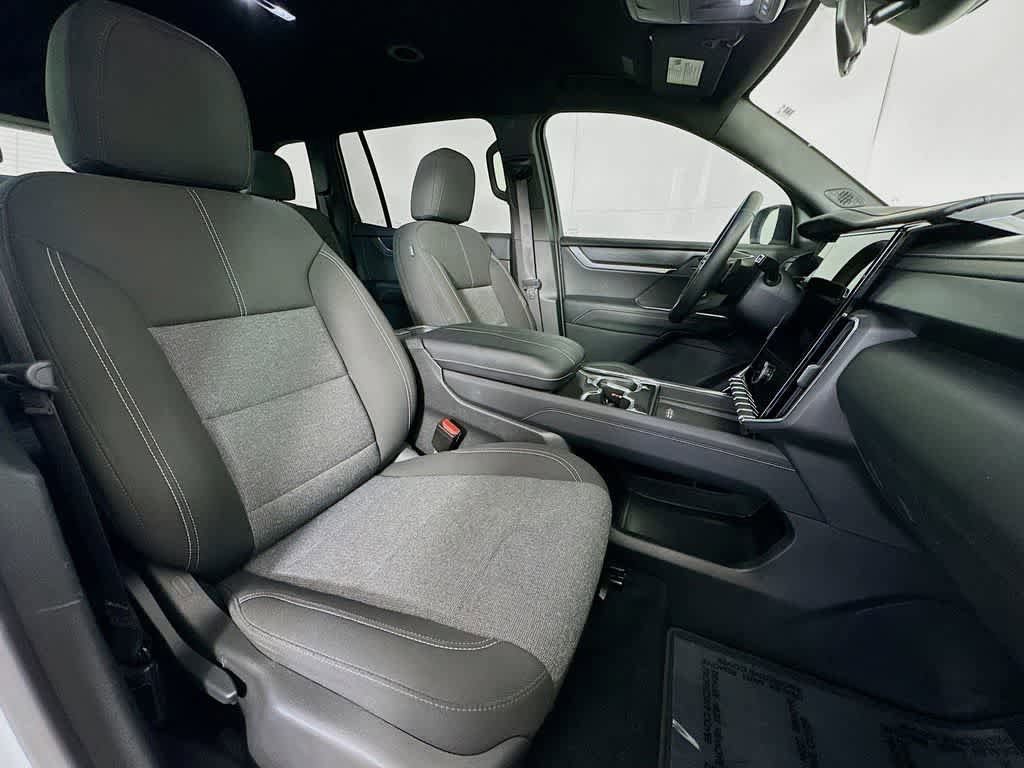Used 2025 GMC Acadia Elevation FWD image 15
