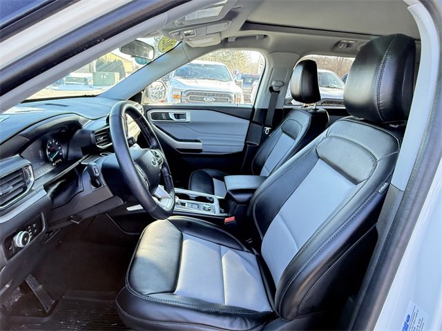 Certified 2023 Ford Explorer XLT w/ Equipment Group 202A image 6