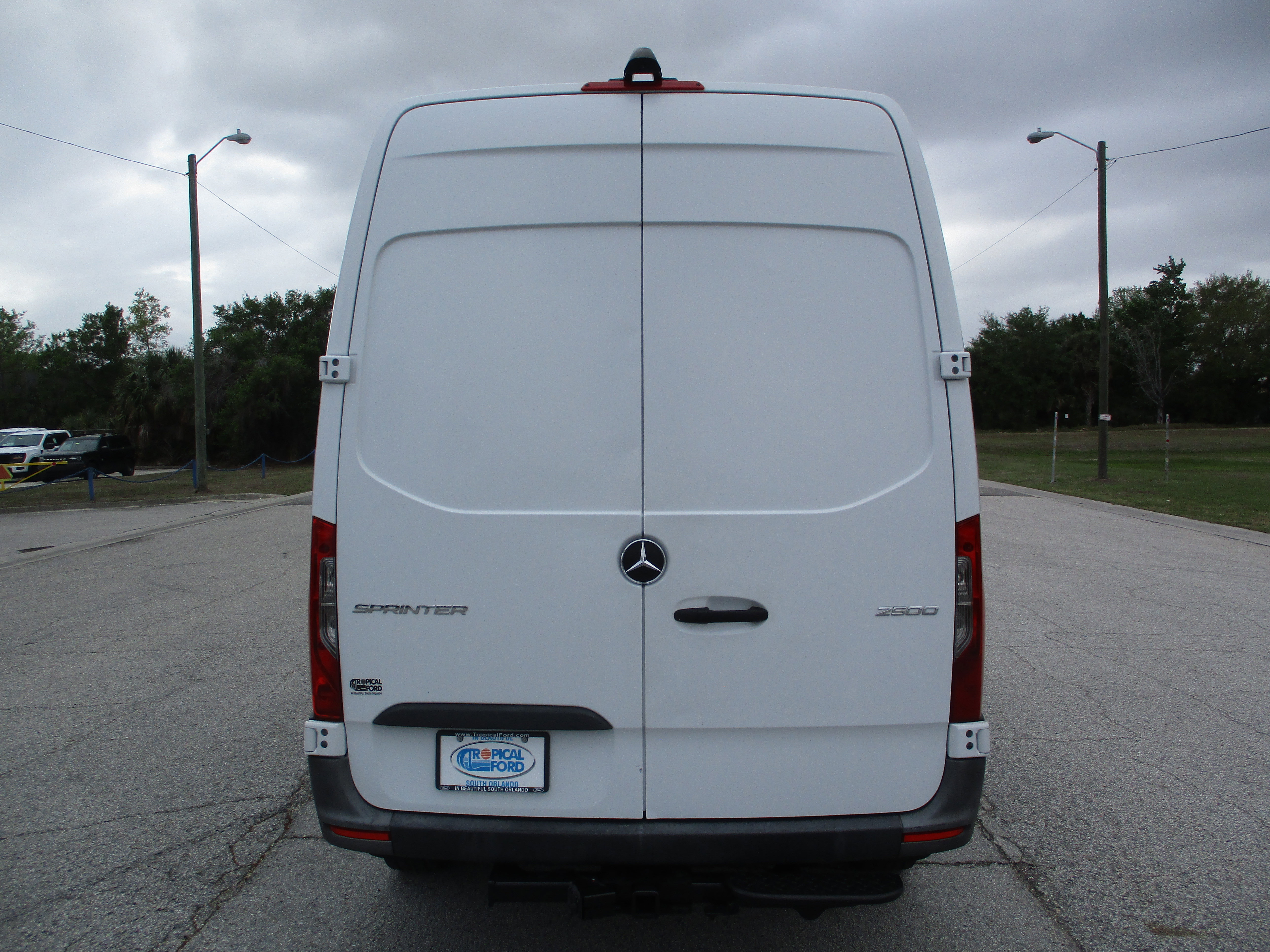 Used 2021 Mercedes-Benz Sprinter 144 Cargo w/ Driver Convenience Package image 4
