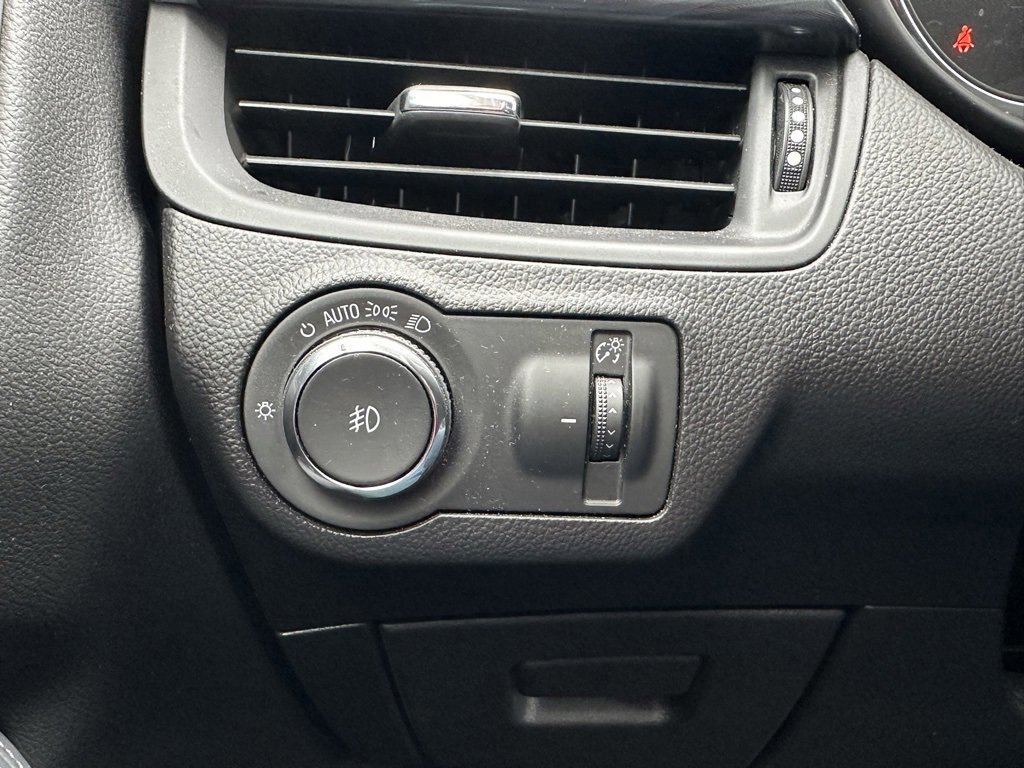 Used 2020 Buick Envision Essence image 26