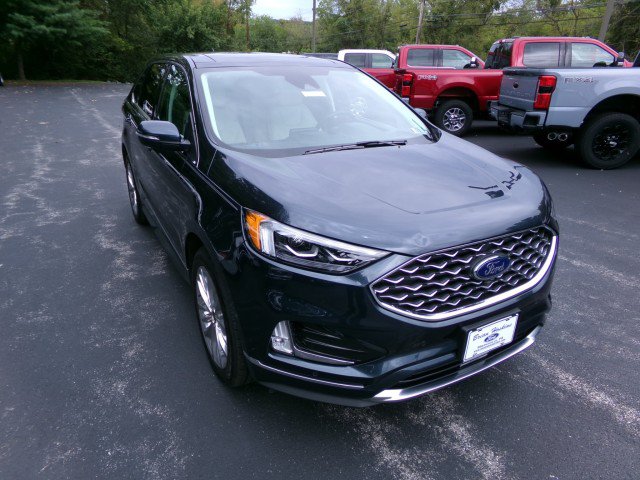 Certified 2022 Ford Edge Titanium w/ Equipment Group 301A AWD/4WD image 2