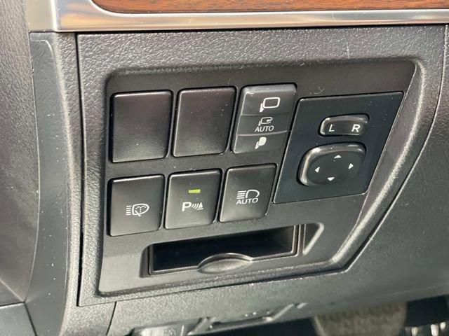 Used 2019 Toyota Land Cruiser w/ Carpet Mat Package image 19