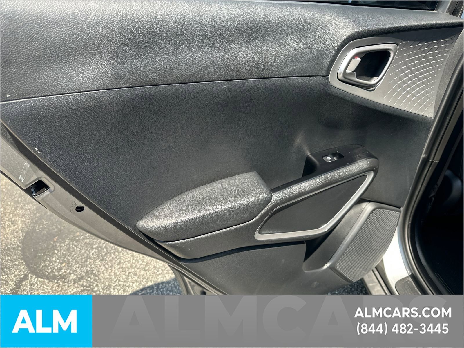 Used 2025 Kia Soul LX w/ LX Technology Package FWD image 14
