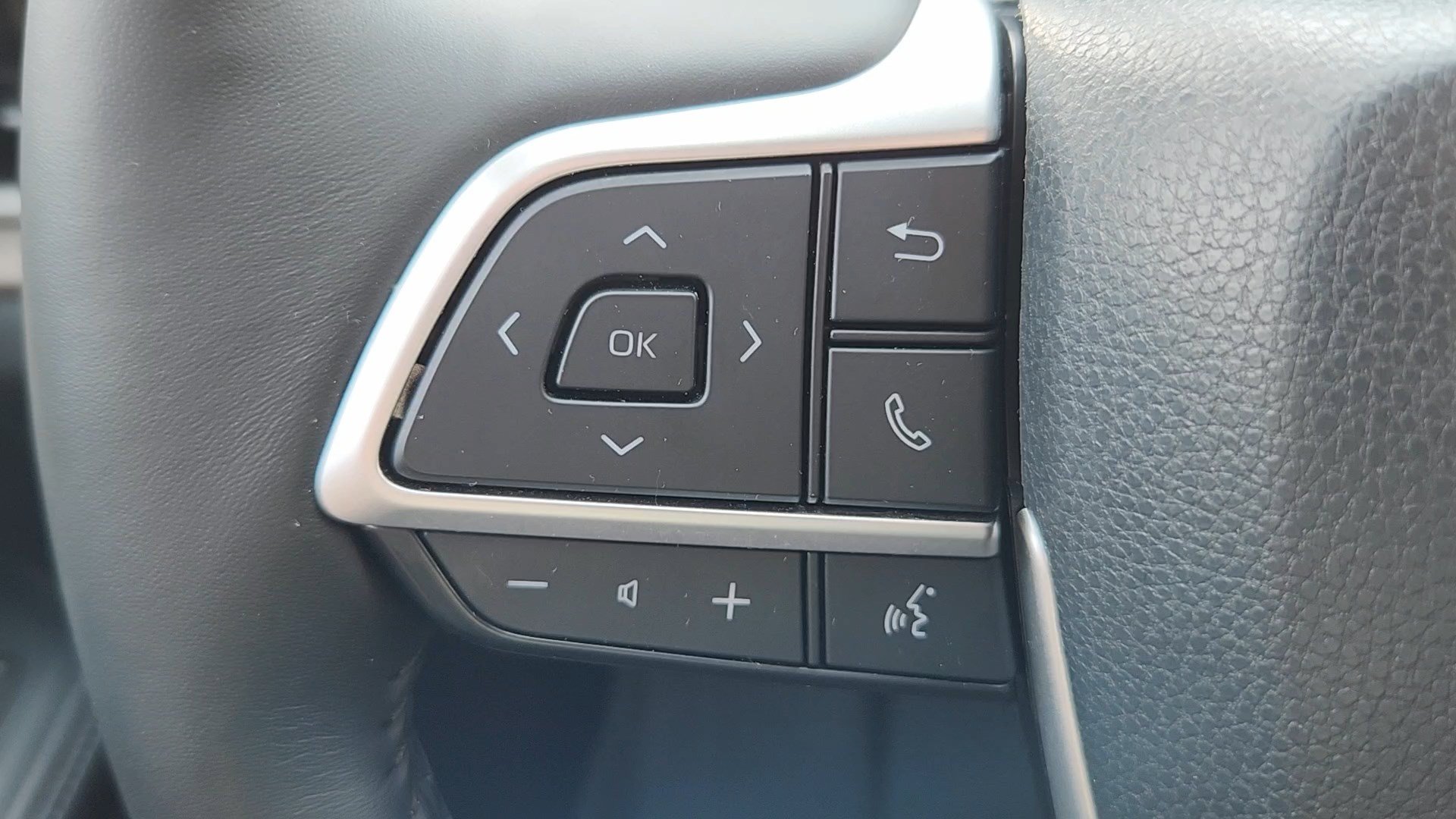 Used 2024 Toyota Grand Highlander AWD image 13