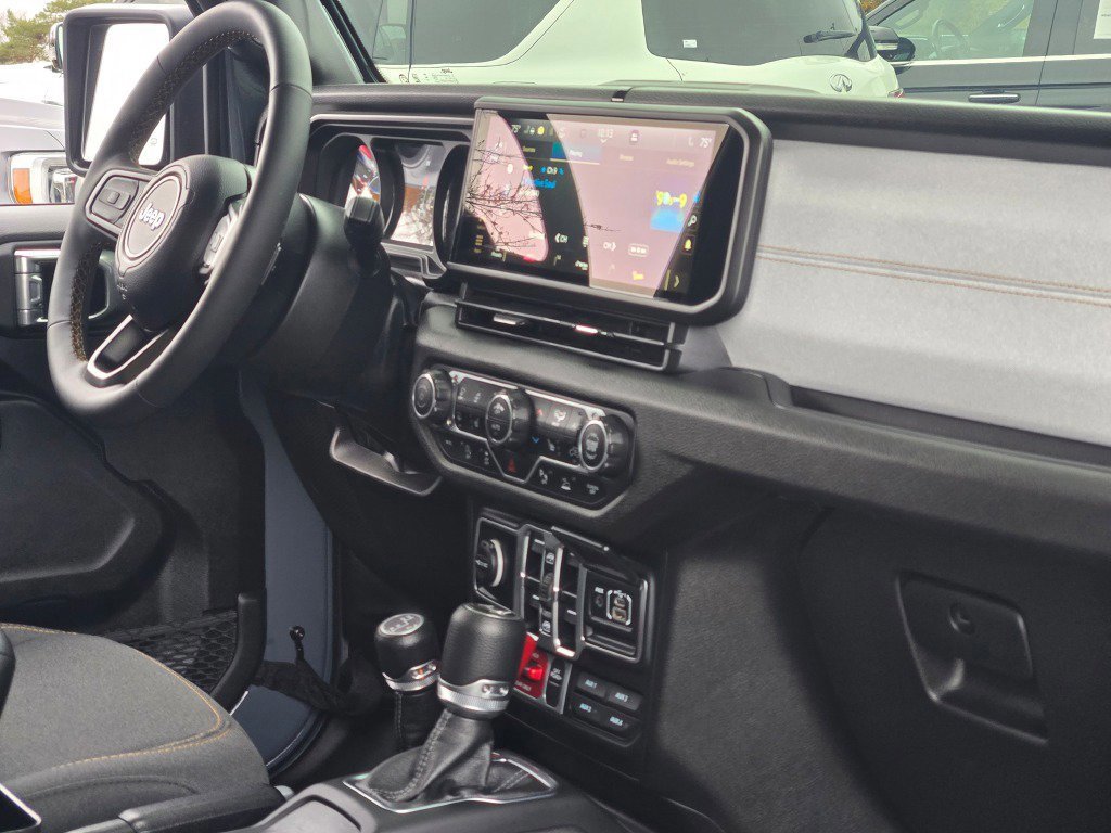 Used 2024 Jeep Wrangler Willys image 10