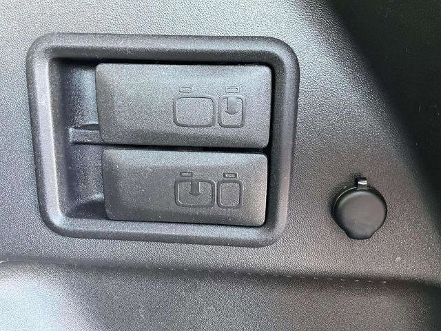 Used 2021 GMC Terrain SLT image 23