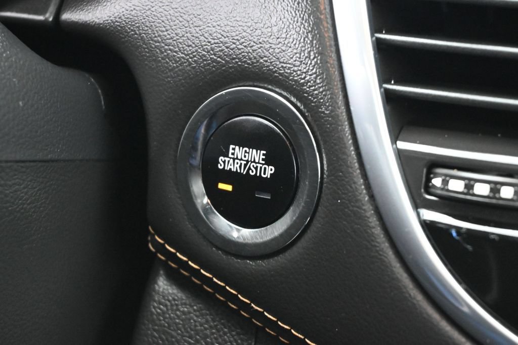 Used 2018 Chevrolet Trax Premier w/ Midnight Edition FWD image 14