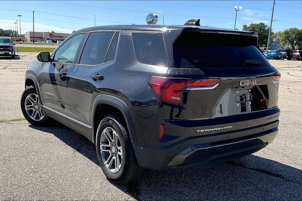 Used 2025 GMC Terrain Elevation AWD/4WD image 3