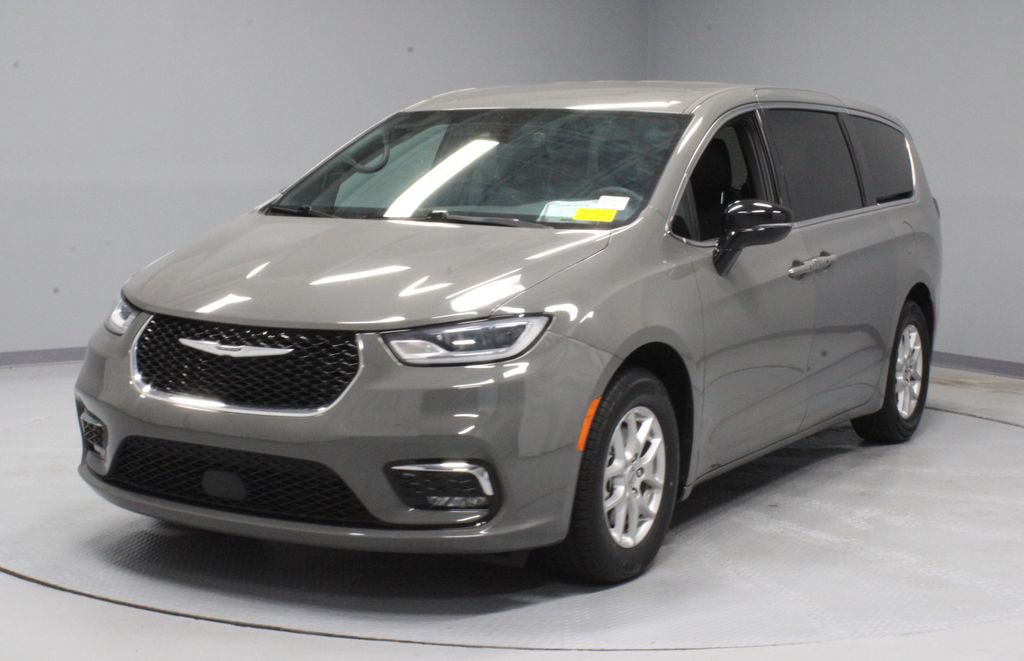 Used 2025 Chrysler Pacifica Select FWD image 7