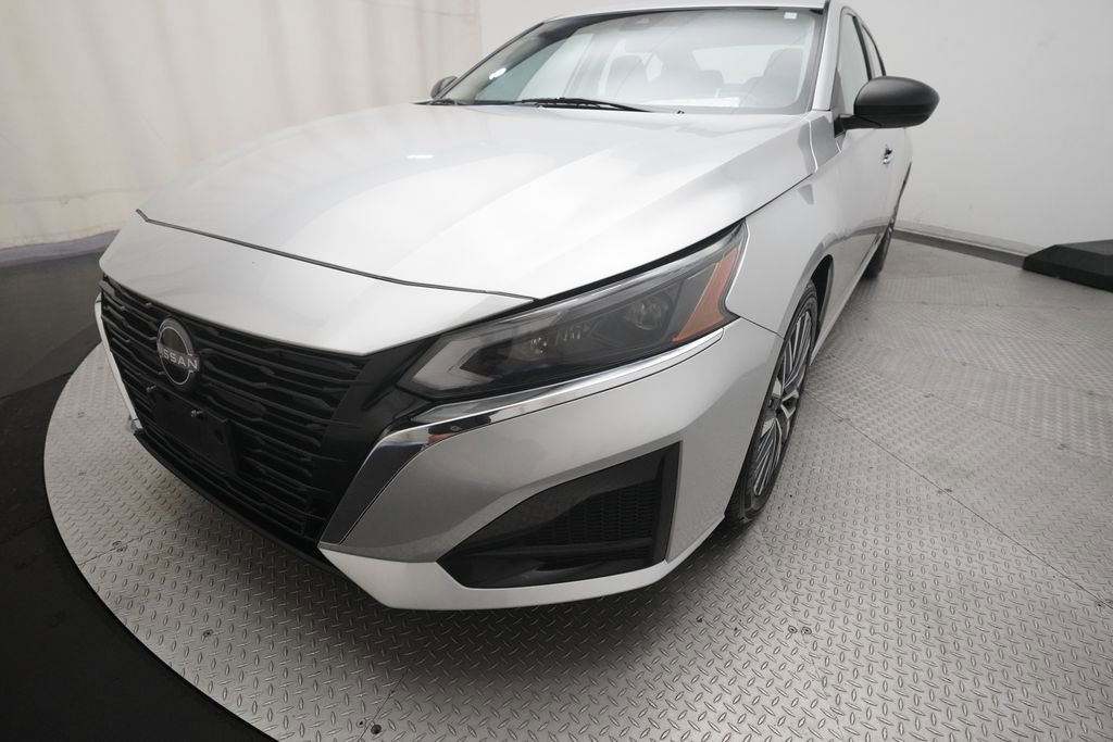 Used 2024 Nissan Altima 2.5 SV FWD image 12