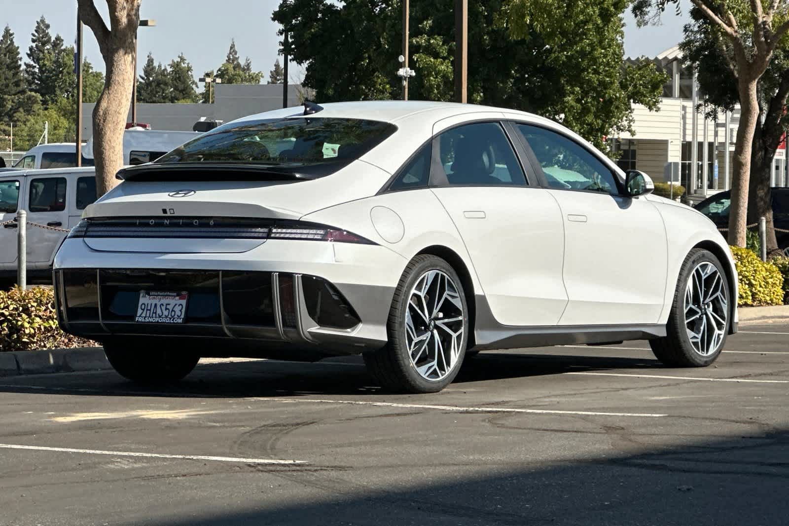 Used 2023 Hyundai Ioniq 6 SEL RWD image 2