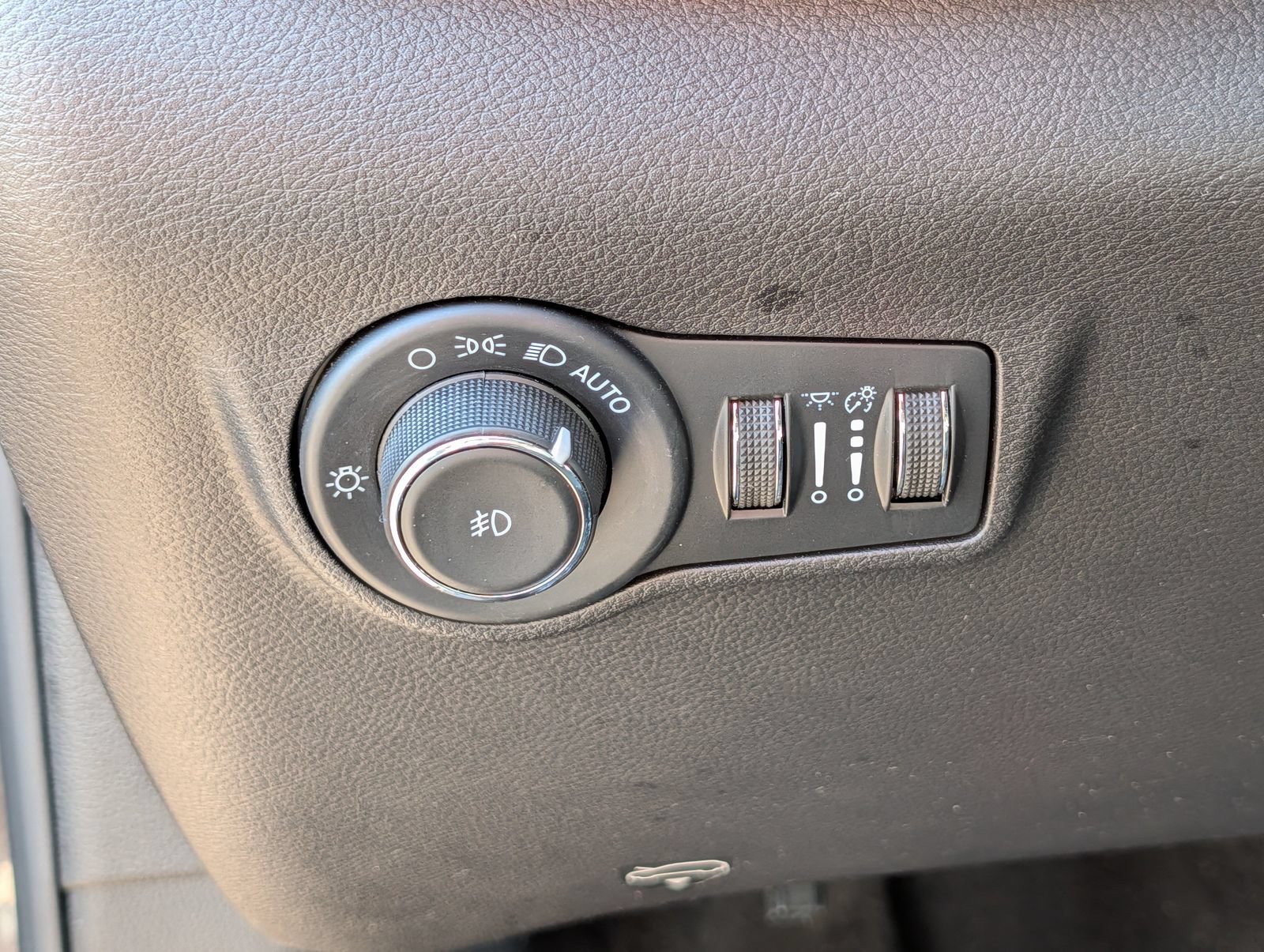 Used 2023 Jeep Compass Latitude w/ Sun and Sound Group AWD/4WD image 20