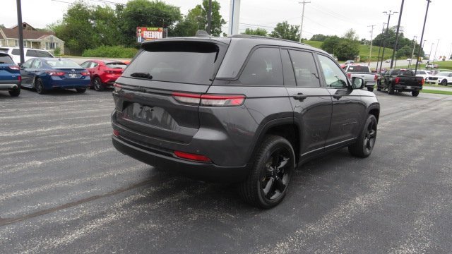 Used 2022 Jeep Grand Cherokee Altitude image 5