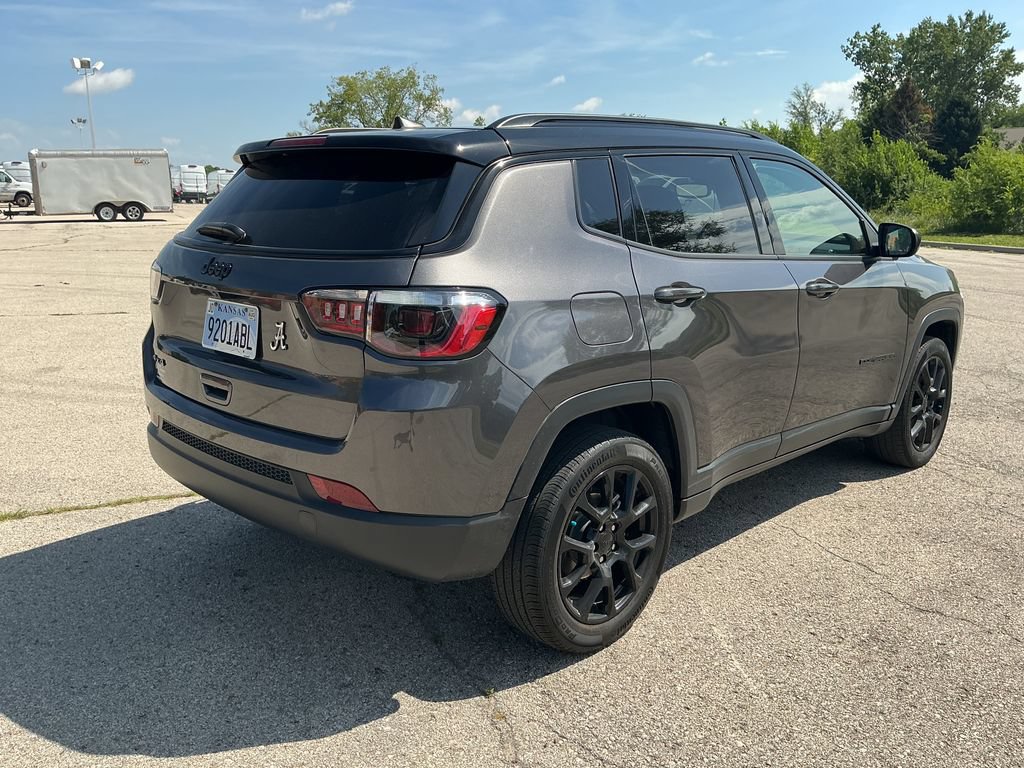 Used 2023 Jeep Compass Latitude AWD/4WD image 4