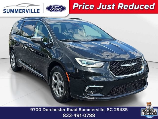 Used 2023 Chrysler Pacifica Limited w/ Uconnect Theater Family Group