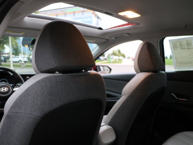 Used 2024 Hyundai Elantra Limited FWD image 16