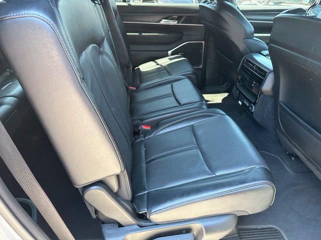 Used 2024 Jeep Wagoneer L Series II w/ Flexible Seating Group AWD/4WD image 10