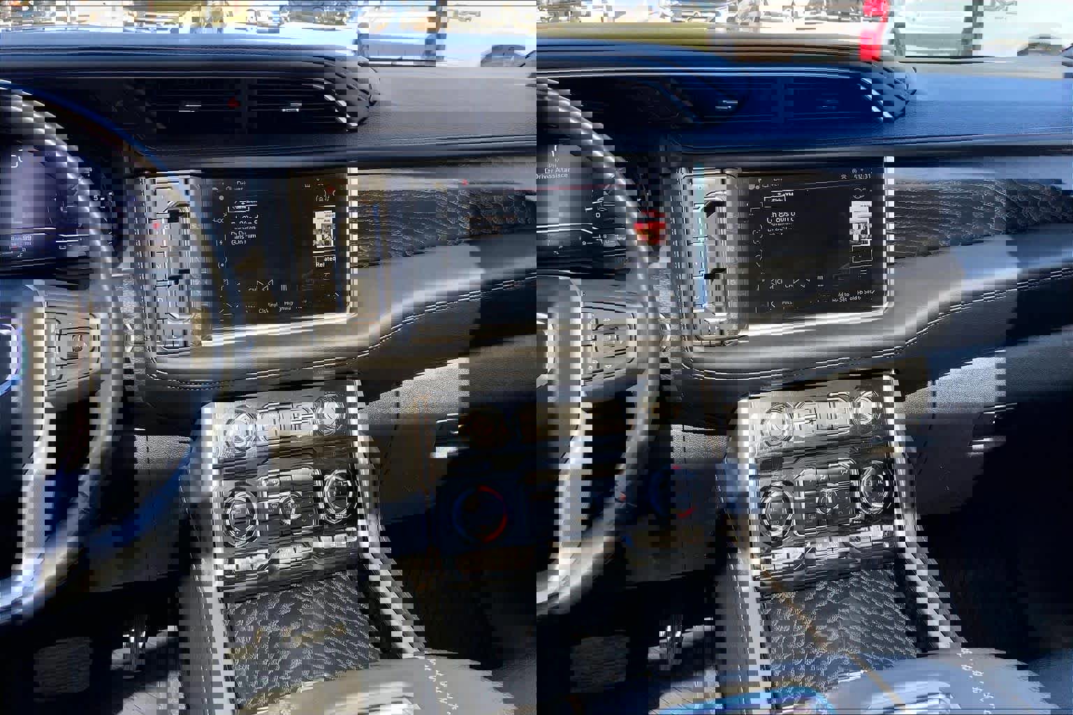 Used 2024 GMC Yukon Denali image 9