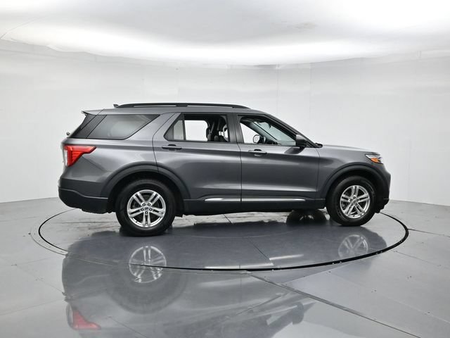 Certified 2021 Ford Explorer XLT w/ Equipment Group 202A AWD/4WD image 2