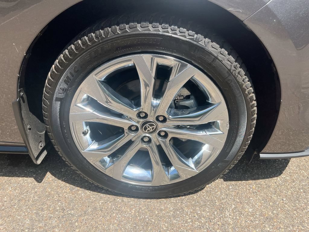 Used 2024 Toyota Sienna Platinum FWD image 10