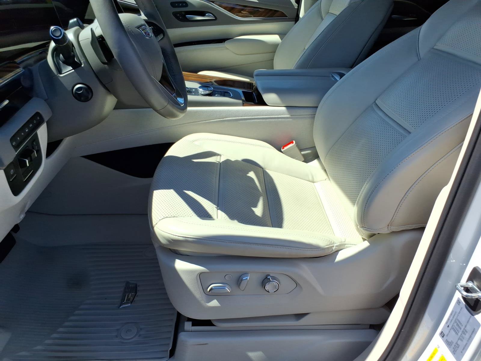 Used 2024 Cadillac Escalade ESV Sport Platinum AWD/4WD image 17