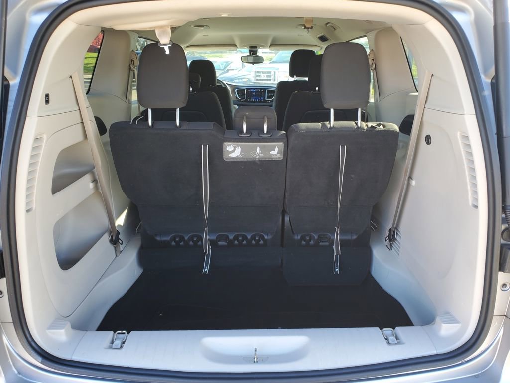Used 2017 Chrysler Pacifica Touring image 6