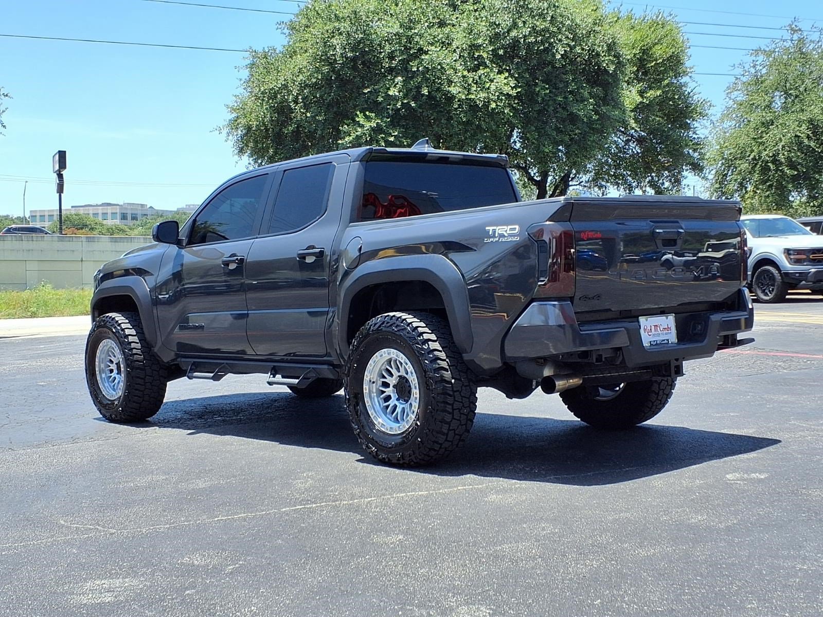 Used 2025 Toyota Tacoma TRD Off-Road AWD/4WD image 8