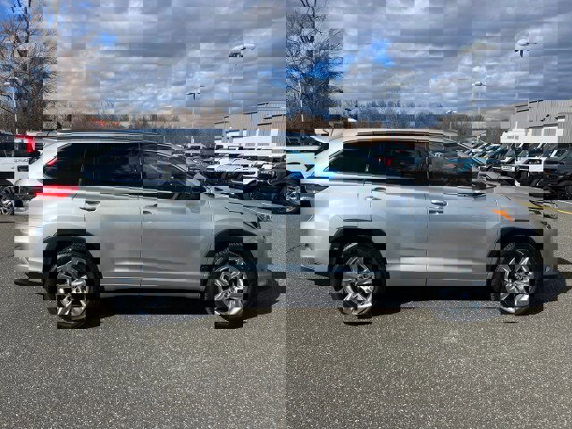 Used 2018 Toyota Highlander Limited image 4