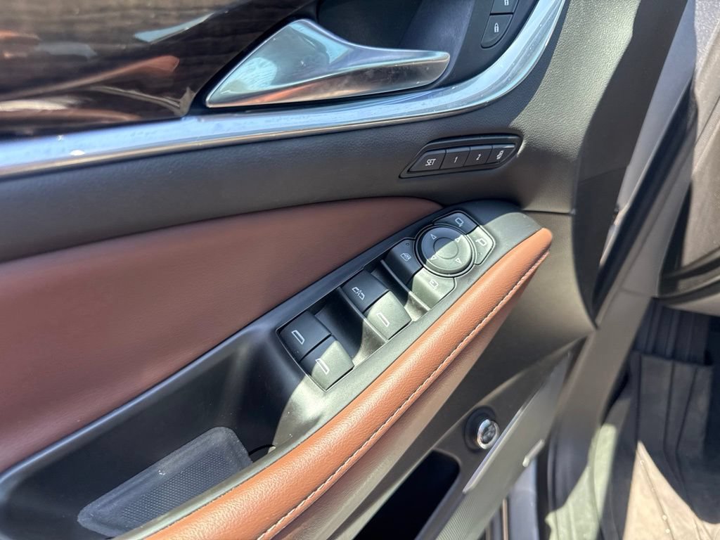 Used 2020 Buick Enclave Avenir w/ Avenir Technology Package FWD image 7