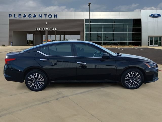 Used 2025 Nissan Altima 2.5 SV FWD image 6