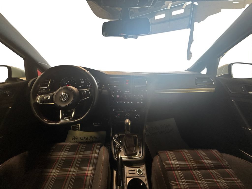 Used 2018 Volkswagen GTI SE FWD image 22