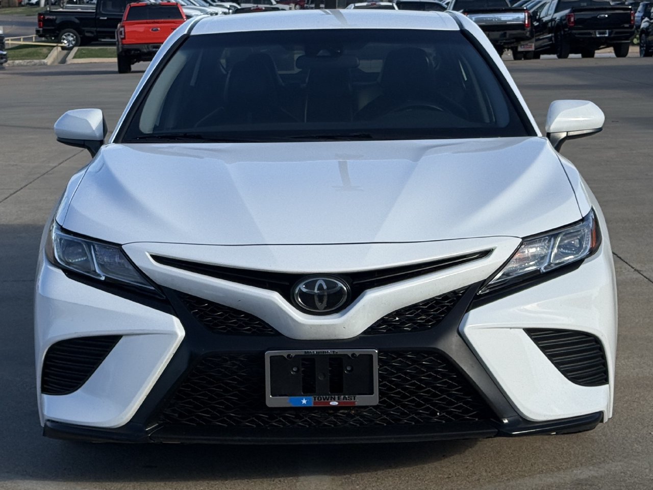 Used 2020 Toyota Camry SE FWD image 8