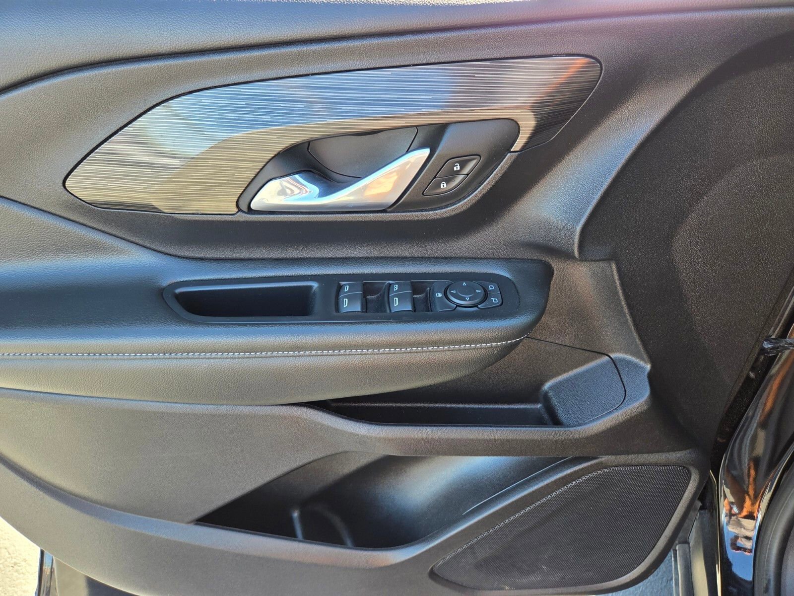 Used 2024 GMC Terrain SLE image 17