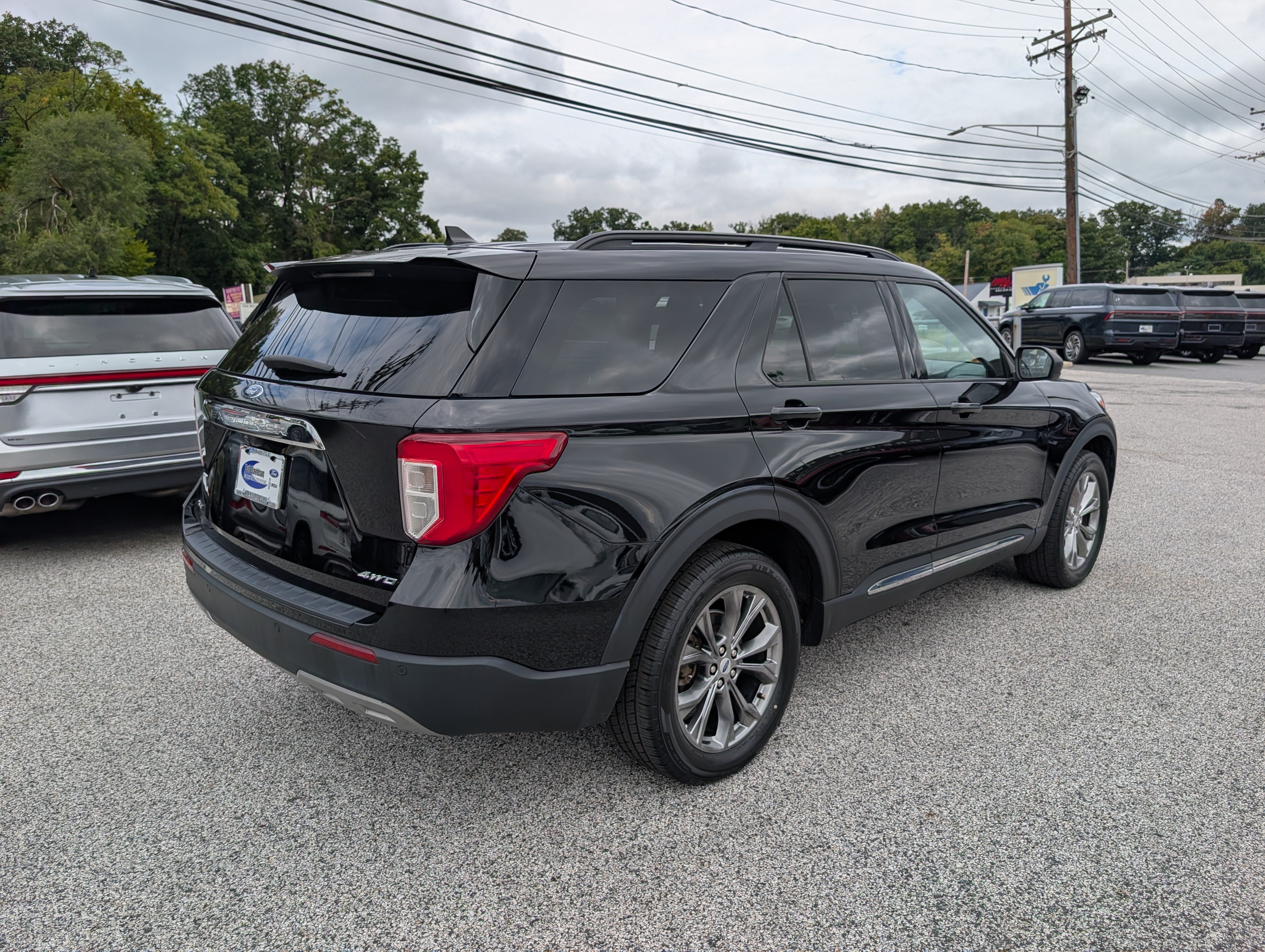 Certified 2022 Ford Explorer XLT w/ Equipment Group 202A AWD/4WD image 7