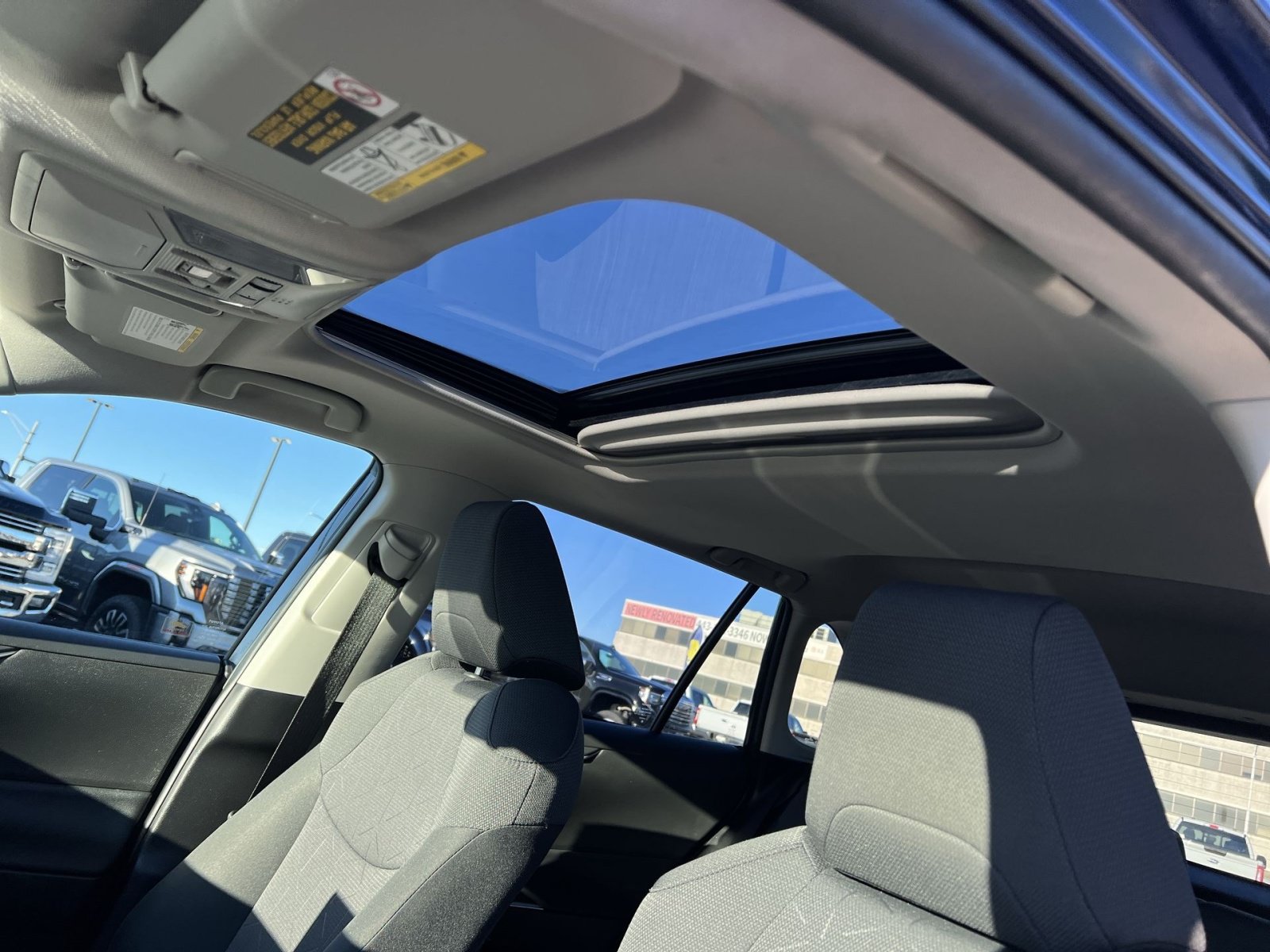 Used 2021 Toyota RAV4 XLE w/ Convenience Package AWD/4WD image 22