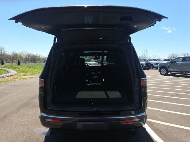 Used 2022 Jeep Wagoneer Series III w/ Premium Group I image 14