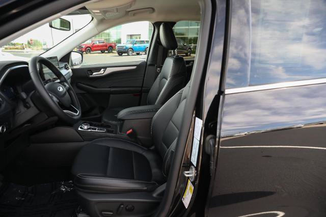 Certified 2025 Ford Escape Platinum AWD/4WD image 17