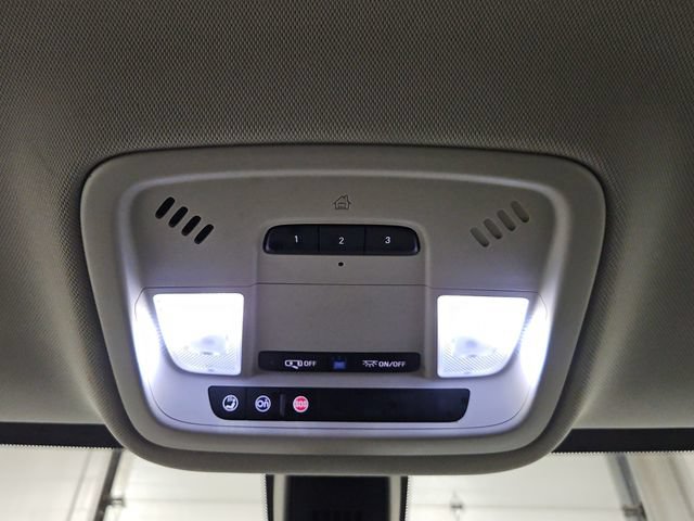 Used 2019 Chevrolet Traverse LT FWD image 3