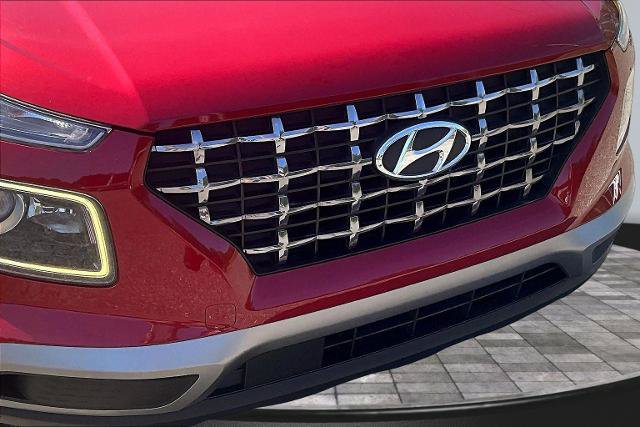 Used 2023 Hyundai Venue Limited FWD image 28